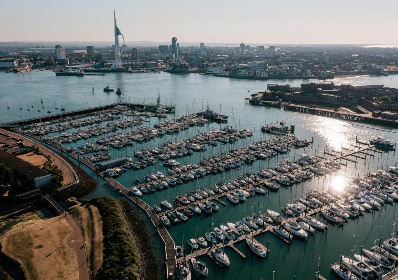 Rooms At Haslar Marina Госпорт Екстериор снимка